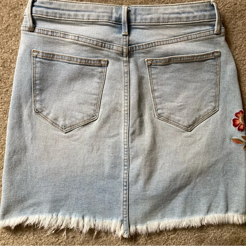 Driftwood Light Blue Maui Floral Embroidered Frayed Hem Denim Skirt, Sz 27
